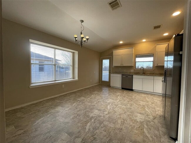 Building Photo - 803 Middle Brook Dr