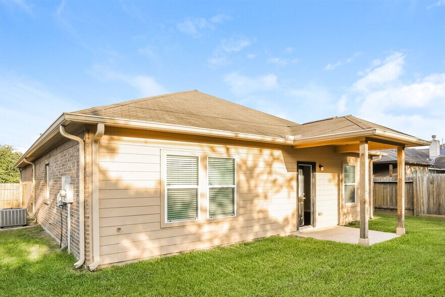 Building Photo - 24642 Sandusky Dr
