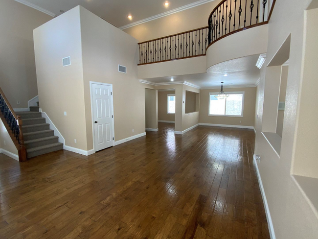 Building Photo - 5550 Golden Palms Ct
