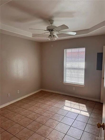 Building Photo - 2108 Bahamas Dr