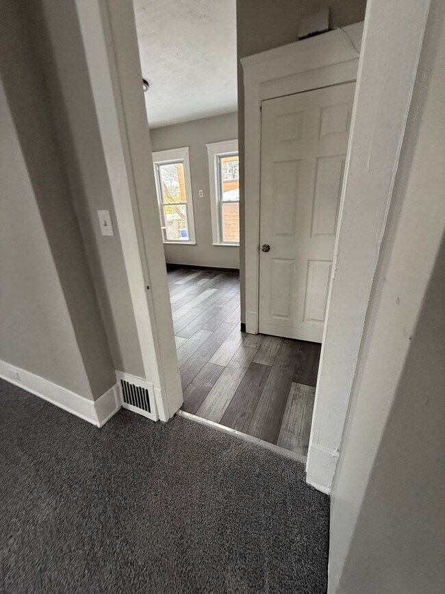 Building Photo - Cudell/West Blvd neighborhood; 4 bedroom/1 bath single family house for rent!