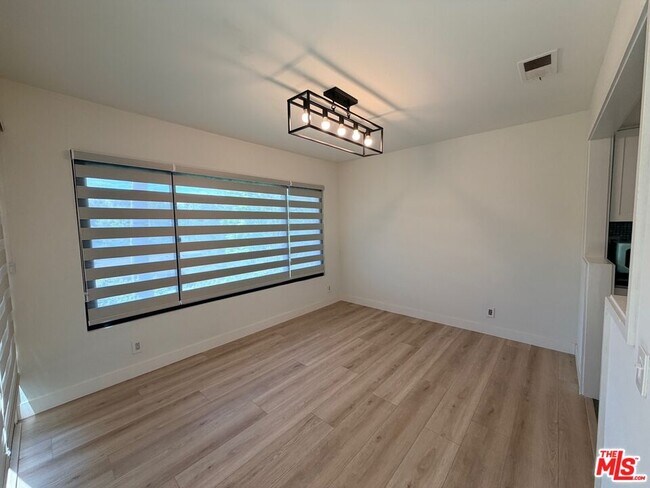 Building Photo - 12 Moss Glen