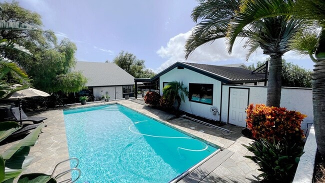 Building Photo - One of a Kind! Furnished 3+ Bedroom 3 Bath...