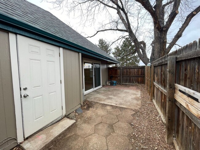 Building Photo - 5918 S Willow Way