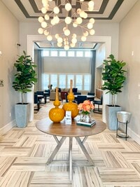 Building Photo - Lavon