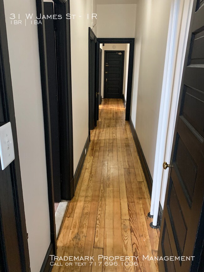 Building Photo - Updated 1 Bedroom Apartment