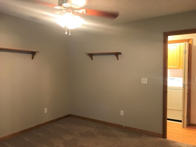 Building Photo - Stunning 3 Bedroom Home with Bonus Room