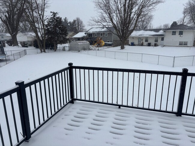 Building Photo - 3 Bedroom, 2 Bath Single Family Home in Clinton, IA