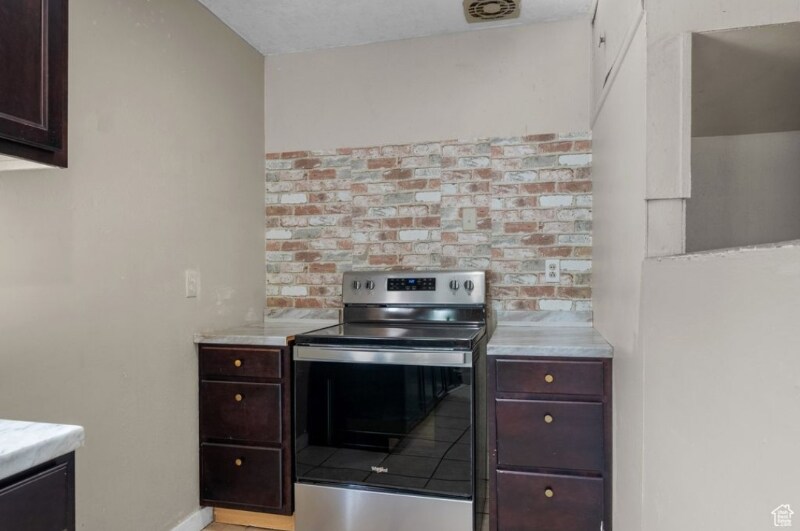 Building Photo - 57 N Center St