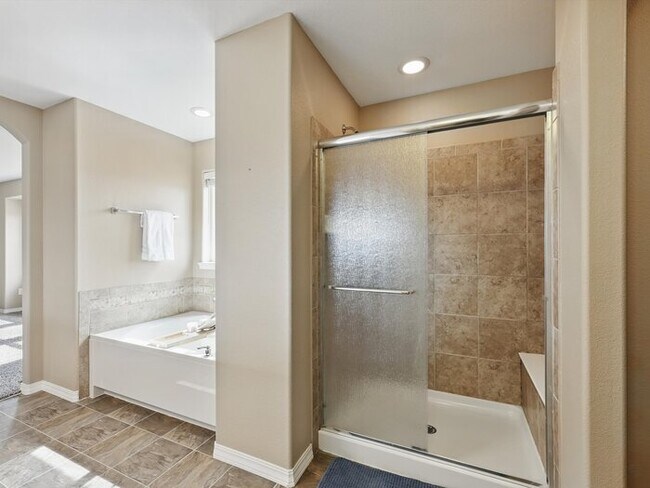 Building Photo - 8308 Needle Drop Ct