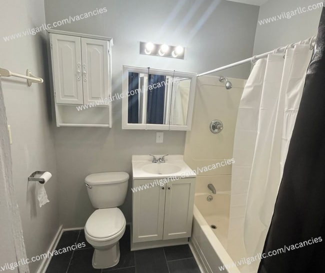 Building Photo - 3910 Deodar St