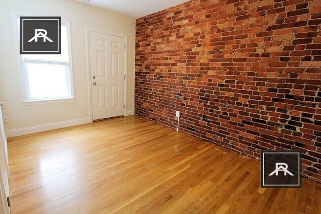 Building Photo - 3 bedroom in Brookline MA 02446