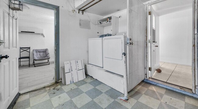 Building Photo - 5958 Quiroz Dr