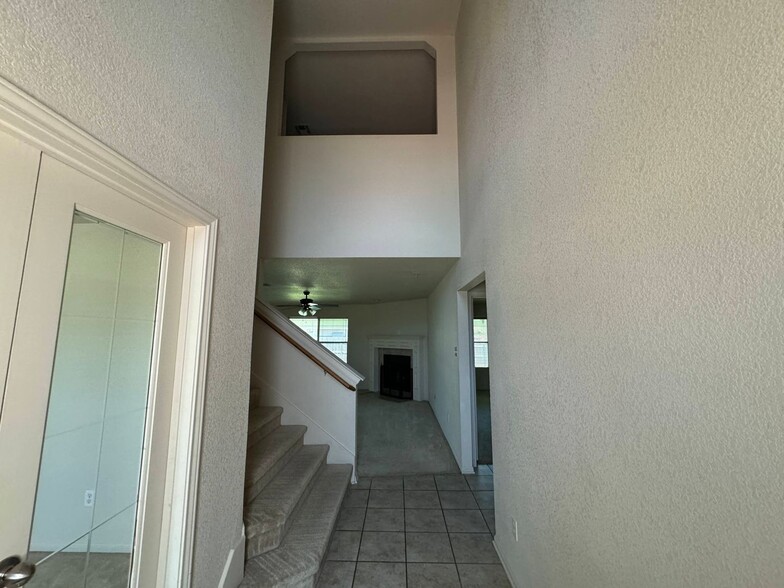 Building Photo - 3301 Bull Run Dr