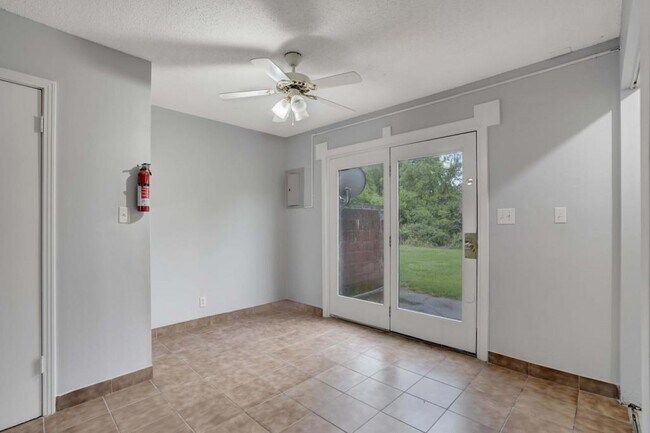Building Photo - 1108 Pembroke Oak Grove Rd