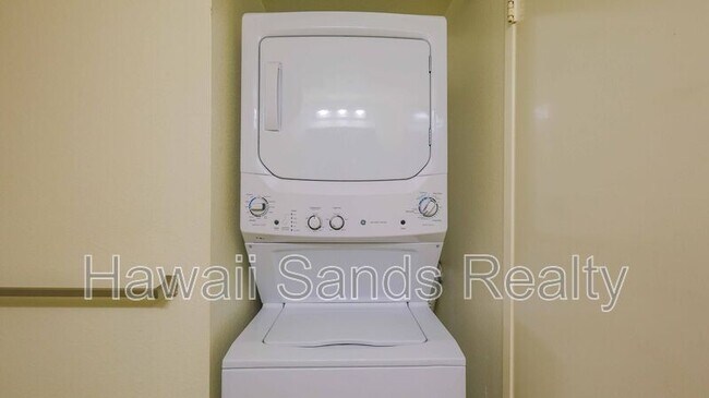 Building Photo - 94-824 Lumiauau St #U104