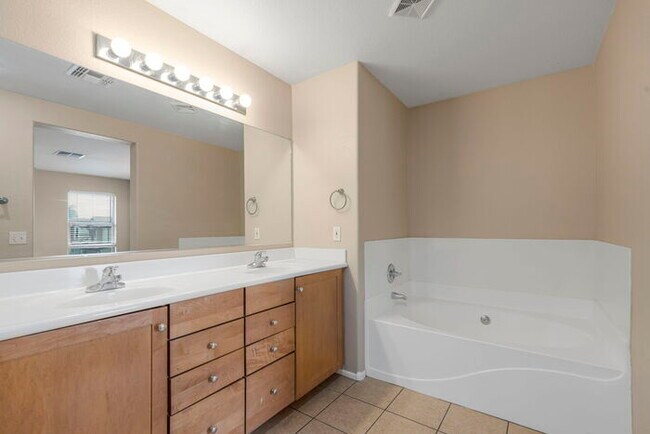 Building Photo - 3828 E Jasper Dr