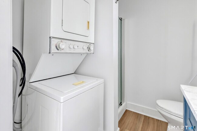 Building Photo - 9 Stowe Ave