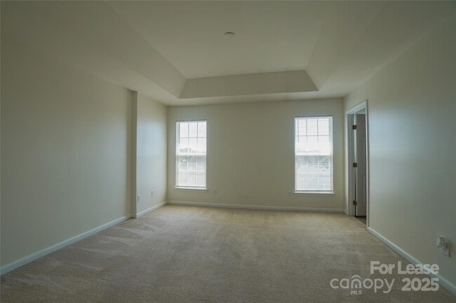 Building Photo - 15658 King Louis Ct
