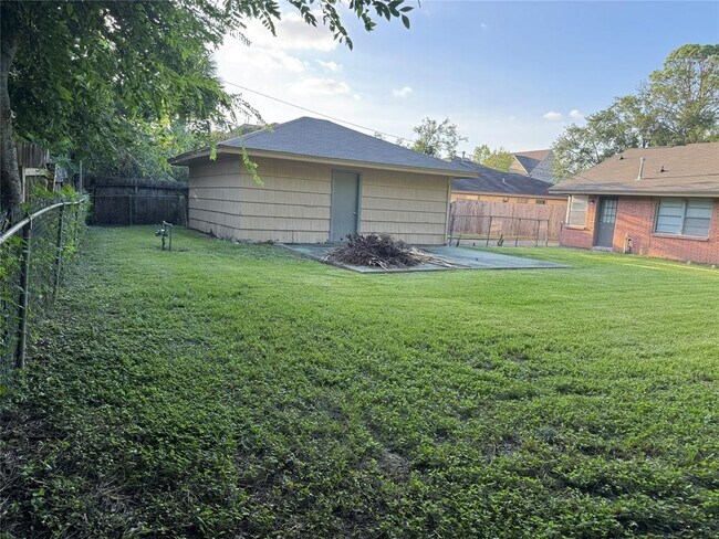 Building Photo - 4013 Newshire Dr