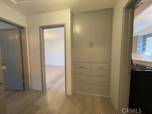 Building Photo - 2544 N Brighton St