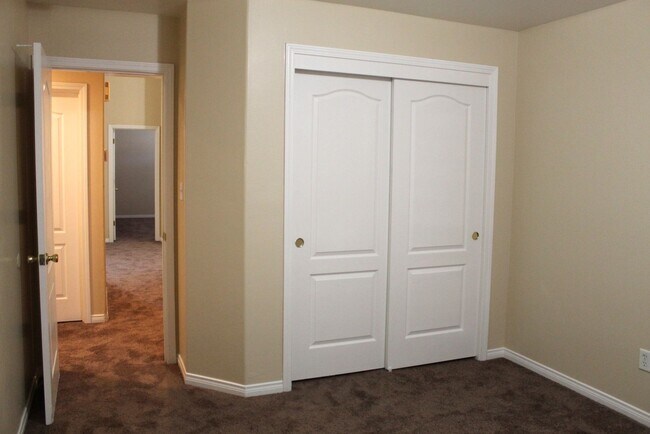 Building Photo - Southwest 5 bed 3 bath home
