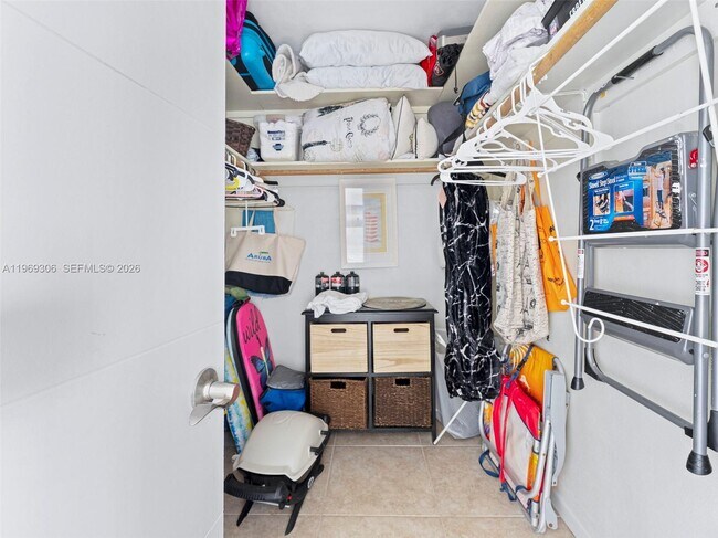 Building Photo - 3220 NE 10th St