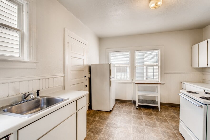 Building Photo - 2273 NW Hoyt St