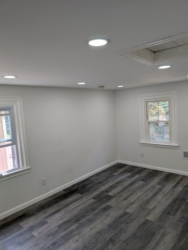 Building Photo - 966 Upper Gulph Rd