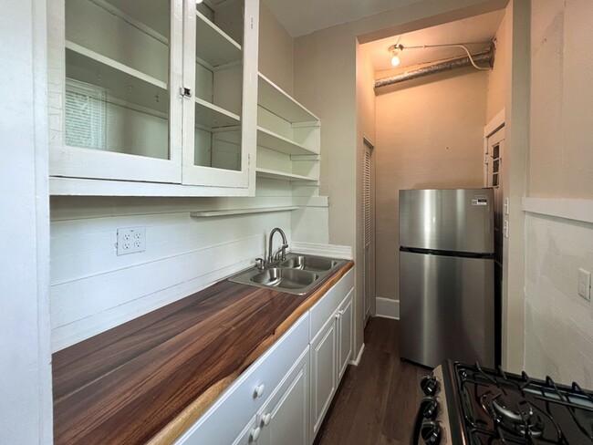 Building Photo - 1BR/1BA UPDATED Apartment in Duck Pond Are...