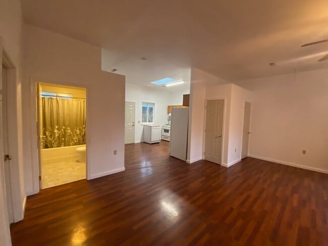 Building Photo - Sweet 2/1 McKinleyville house with garage and laundry