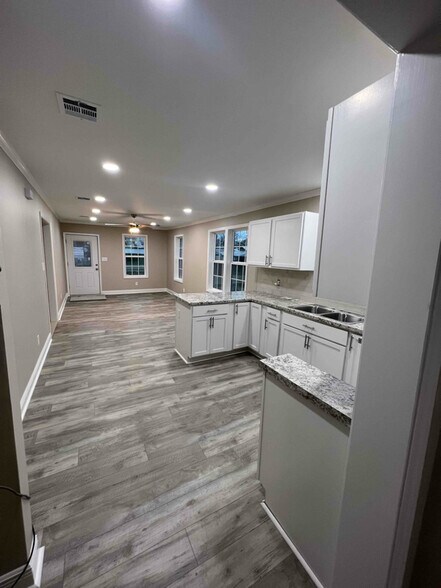 Primary Photo - 302 N Bienville St