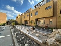 Building Photo - 41 N Oak Ave