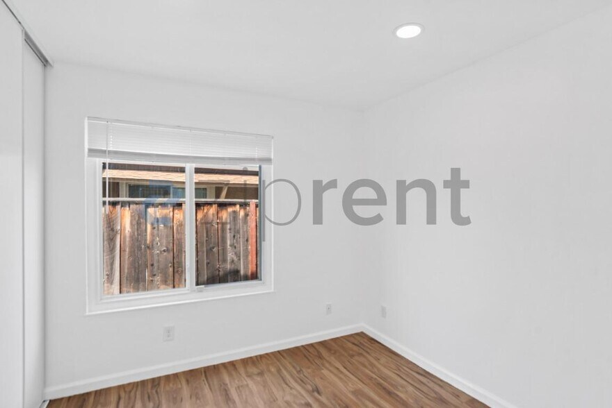 Building Photo - Unit