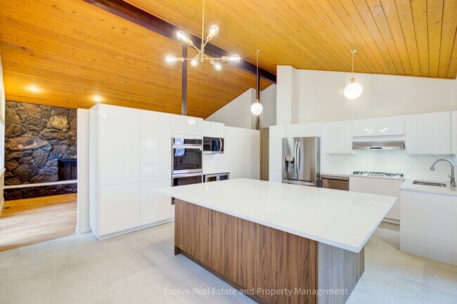 Building Photo - Evolve Real Estate: Exceptional Location! Remodeled 4-Bed Greenwood Village Home Walkable to Cher...