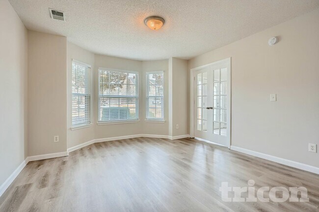 Building Photo - 712 Walton Dr