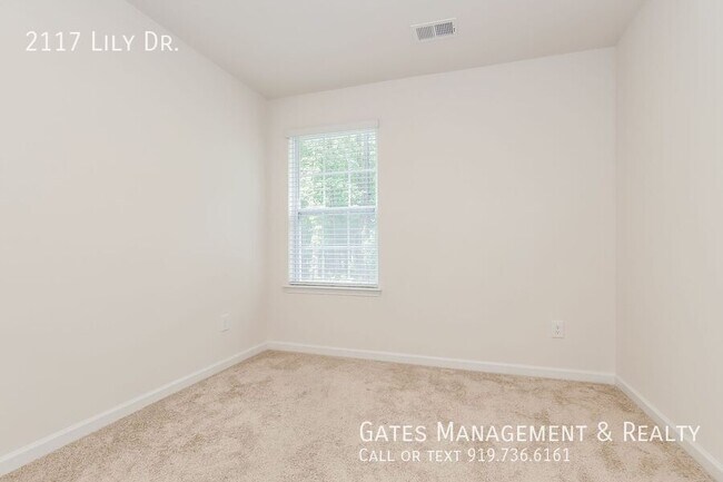 Building Photo - 2117 Lily Dr