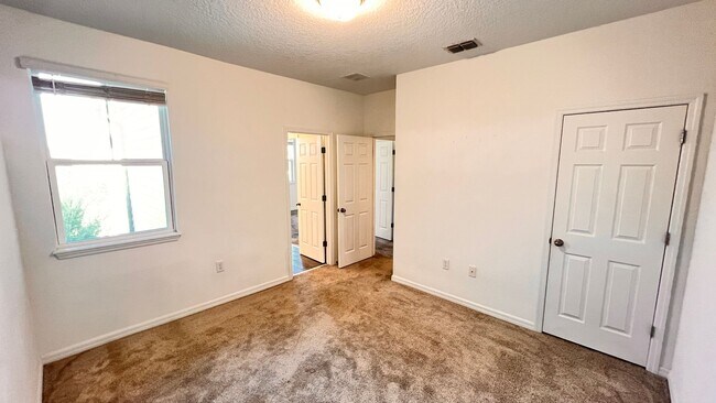 Building Photo - Beautiful, Resort-Style Living with this 3...