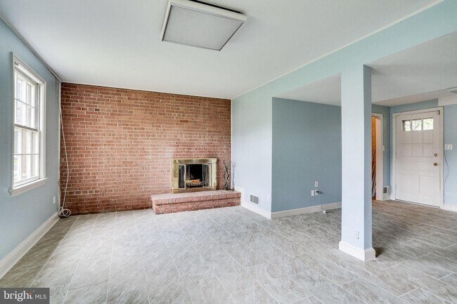 Building Photo - 5001 Ninian Ct