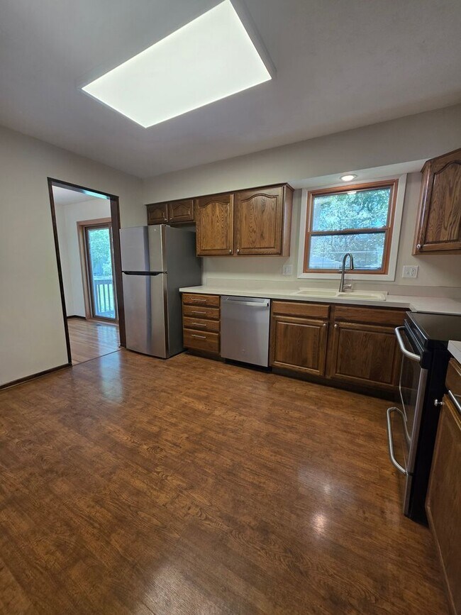 Building Photo - Spacious Three Bedroom in Millard!