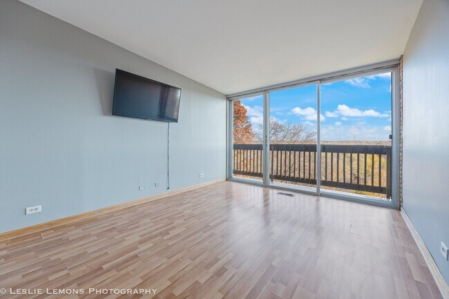 Building Photo - 5600 Hillcrest Ln