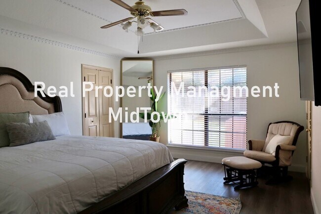 Building Photo - Charming Home Centrally Located in the DFW