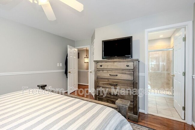 Building Photo - 9564 Basilwood Dr