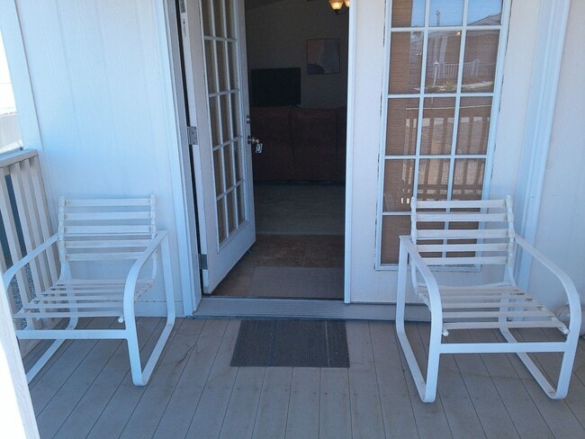 Building Photo - WInter Rental Oct to April 2026