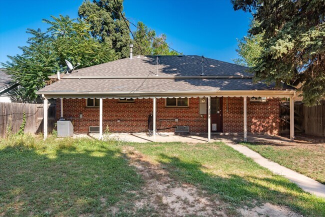 Building Photo - 3011 Dexter St