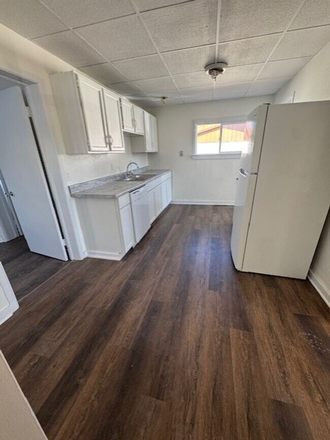 Building Photo - 817-819 Robinson Ave