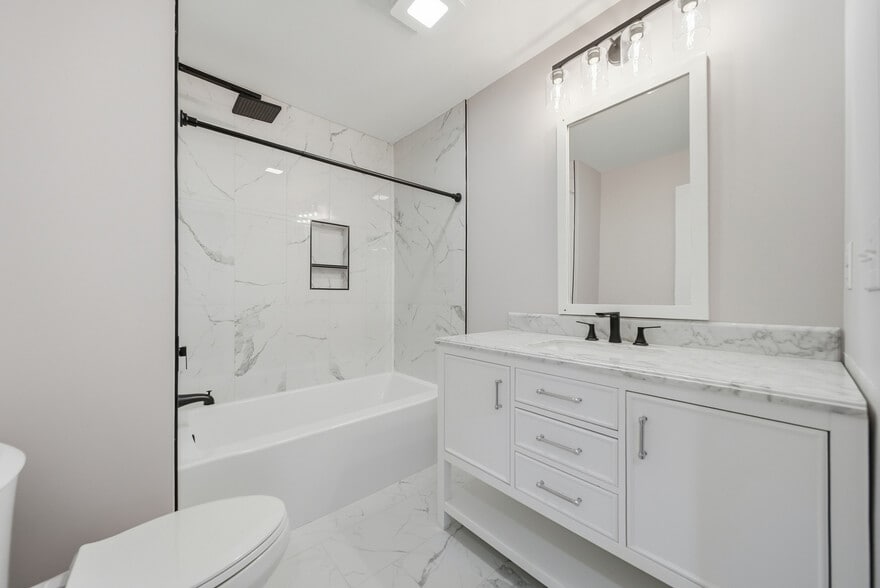 Bathroom - 538 Rowe Dr