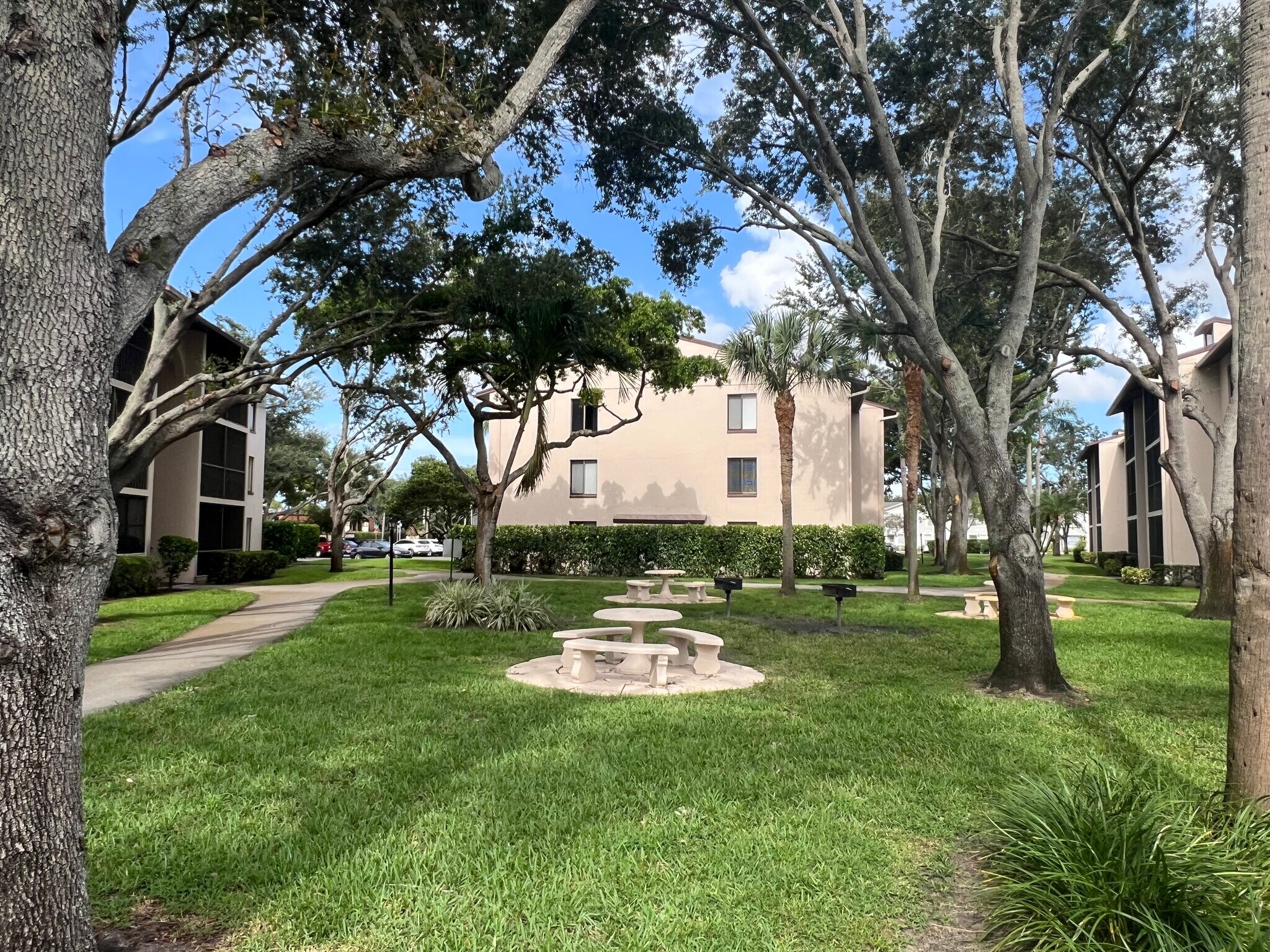 Building Photo - 202 Foxtail Dr