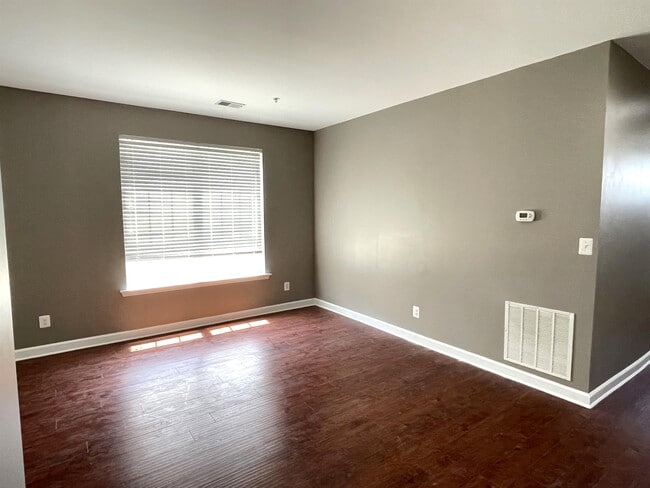 Building Photo - 262 Garrison Way