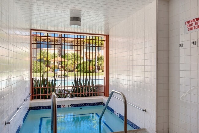 Building Photo - 2 bedroom 2 bath condo for rent in San Car...